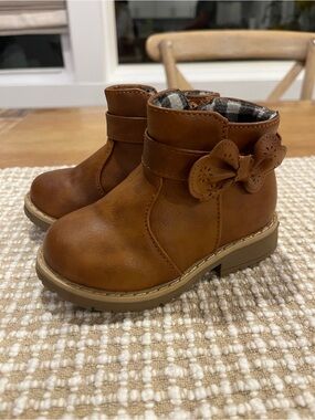 Brown toddler Boots size 5 like new